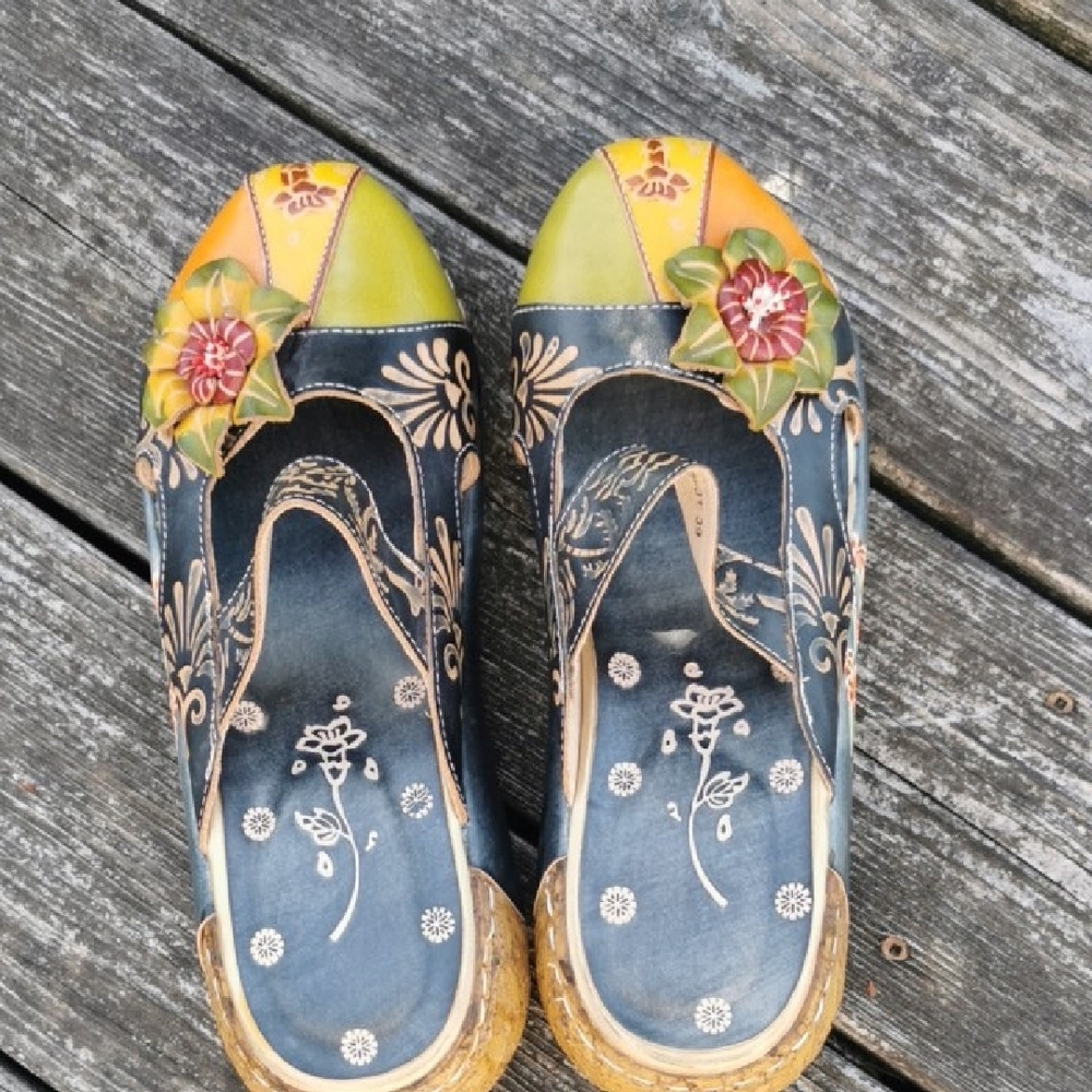 SOCOFY handmade folk style boho, hippie festival cowhide carved  shoes. Size 39